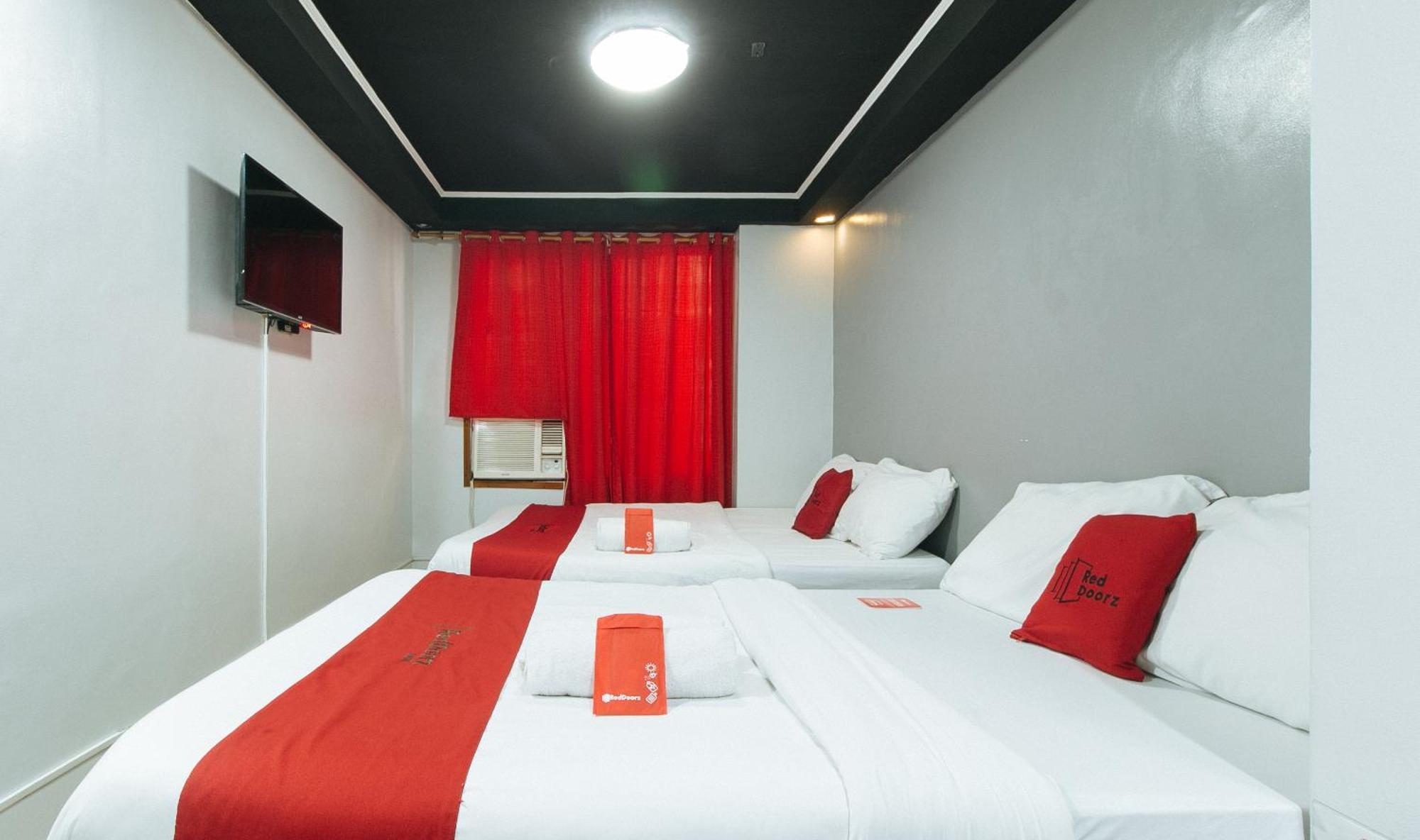 RedDoorz @ Carlvinchris Moonwalk Paranaque Paranaque City Buitenkant foto